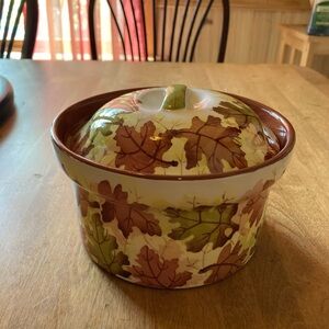 Nantucket cookware casserole dish with lid
